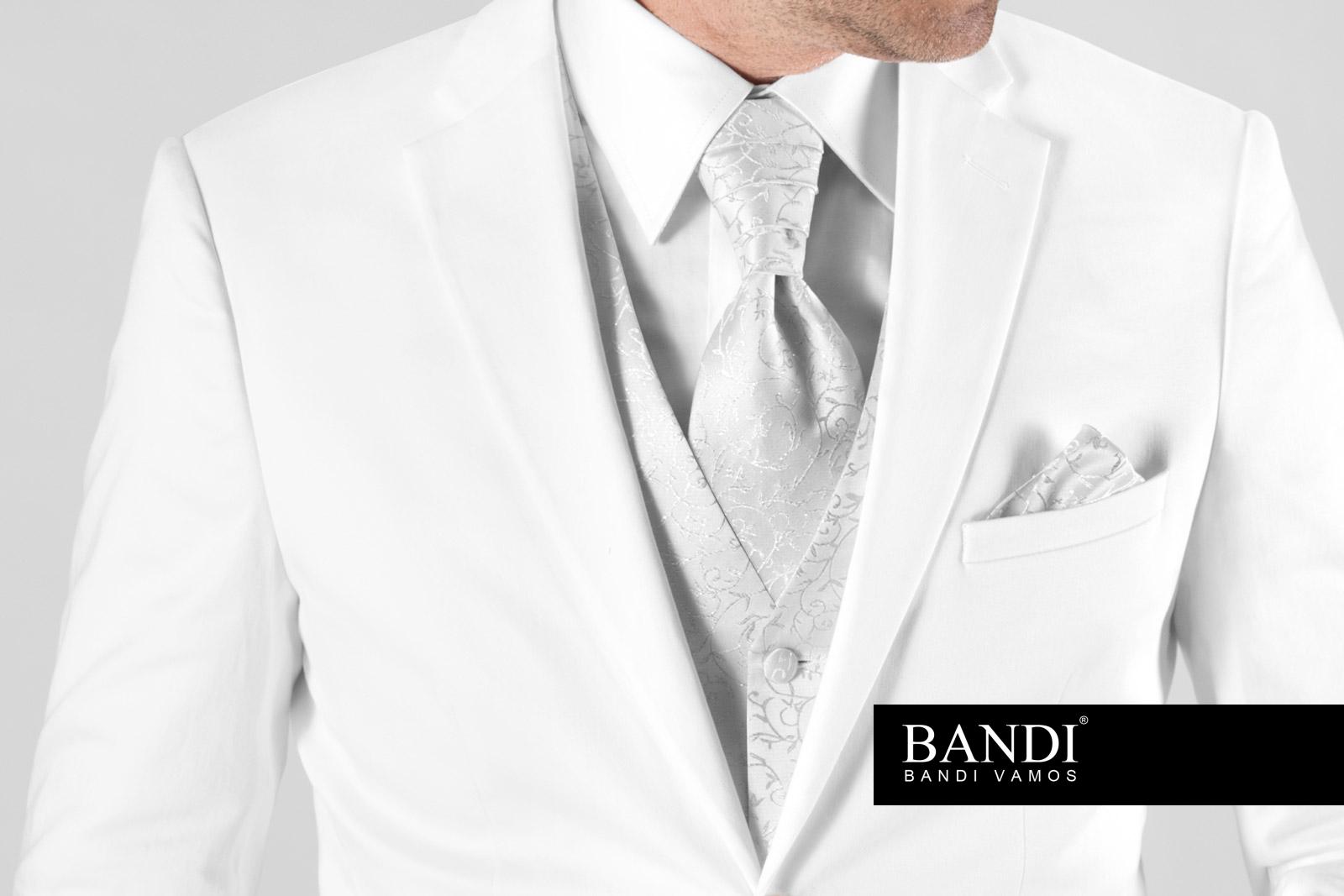 Bílý oblek pro ženicha na svatbu?