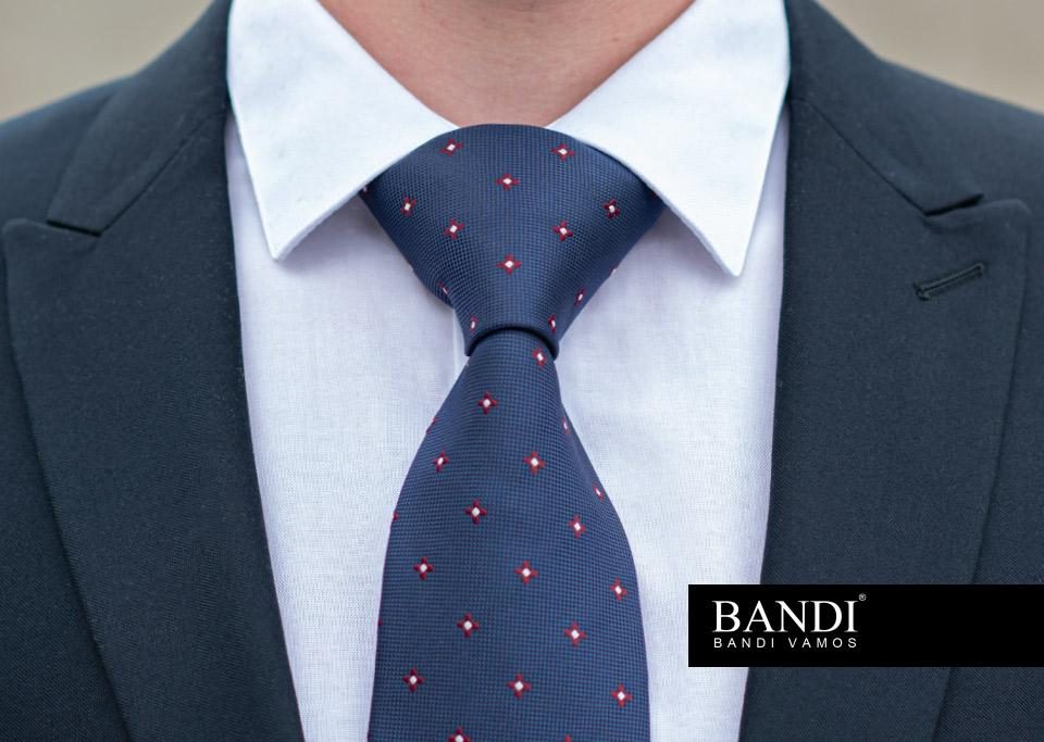 K elegantnímu kravatovému uzlu Windsor Full doporučujeme volit košili s širokým límcem